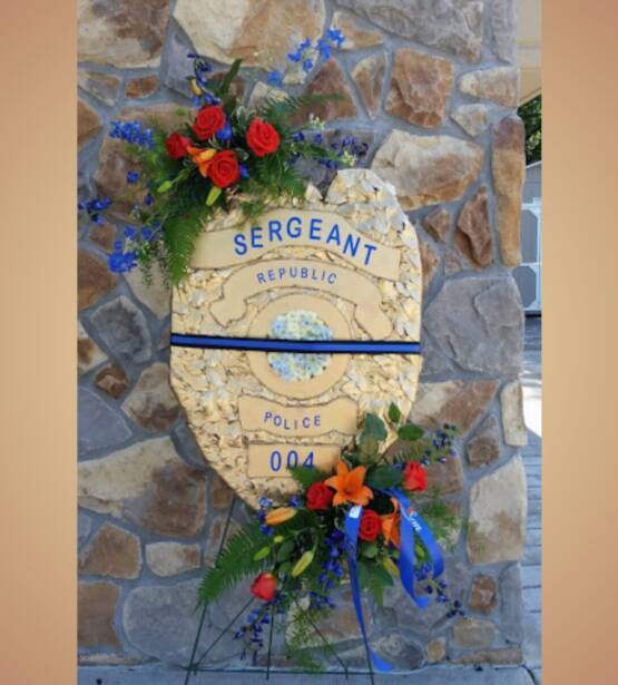 Serve & Protect Tribute Standing Easel