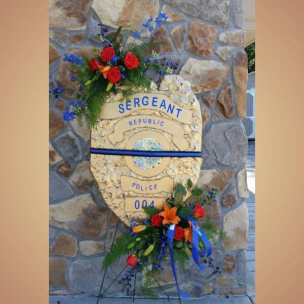 Serve & Protect Tribute Standing Easel