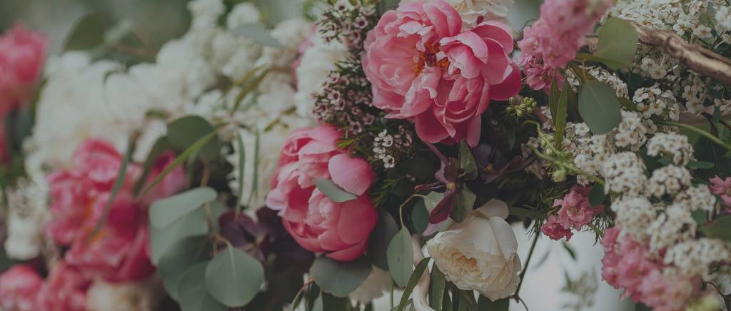 How to prepare for choosing wedding flowers